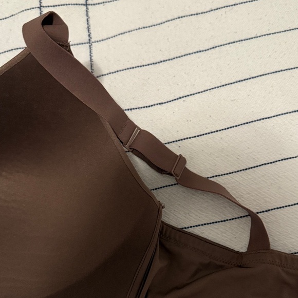 Skims Brown Wireless Bra - Picture 15 of 16